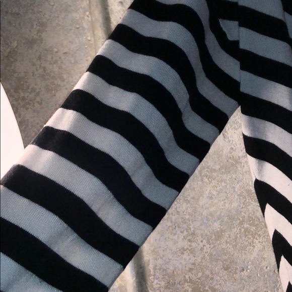 Lane Bryant black and white v neck sweater.  22/24 - Picture 3 of 6